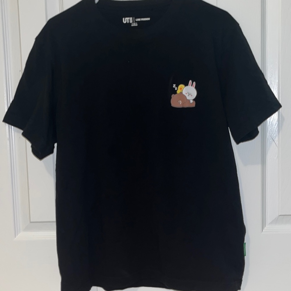uniqlo friends black t shirt - size M